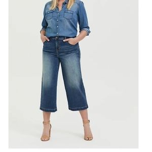 TORRID Crop High Rise Wide Leg Jeans NWT